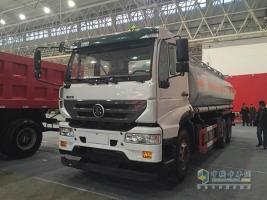 中國重汽武漢車(chē)展展臺面面觀(guān)