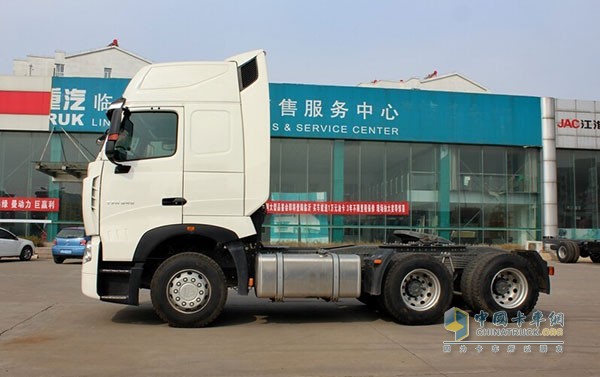 中國重汽 HOWO-T7H重卡 540馬力 6X4 牽引車(chē)