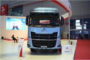 東風(fēng)柳汽 乘龍H7重卡 320馬力 8X4 載貨車(chē)