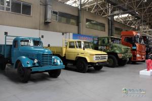 [解放卡車(chē)60年]解放卡車(chē)誕生60周年暨紀念版車(chē)型下線(xiàn)儀式