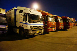 測試過(guò)半 奔馳卡車(chē)油耗測試車(chē)到達成都