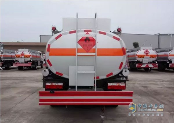 東風(fēng)小多利卡D6窄體加油車(chē)