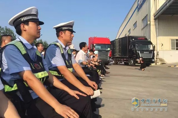 道路安全普法的品牌公益活動(dòng)——“江淮平安行”現場(chǎng)