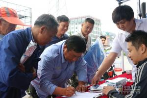 奧鈴大篷車(chē)來(lái)到臺州 與當地用戶(hù)共慶中秋送好禮