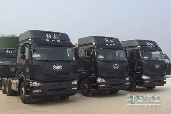 解放卡車(chē)