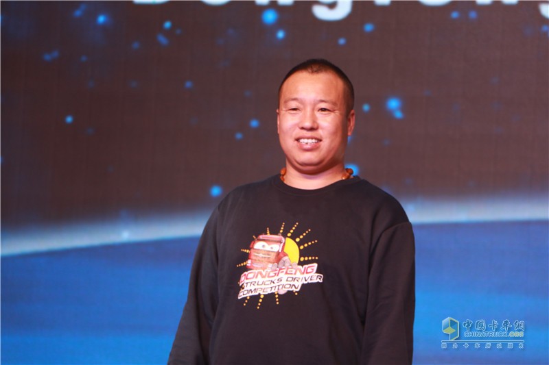 一汽解放 J6P重卡 領(lǐng)航版 460馬力 6X4 國五牽引車(chē)(CA4250P66K24T1A1E5)