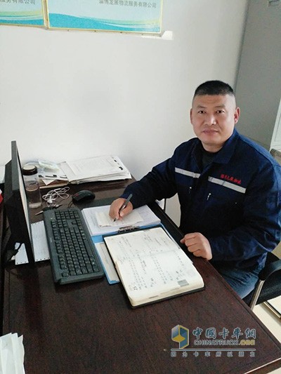 淄博某物流公司的車(chē)隊長(cháng)楊俊峰