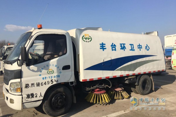 豐臺區環(huán)境衛生服務(wù)中心機械化清掃隊的歐馬可清掃車(chē)
