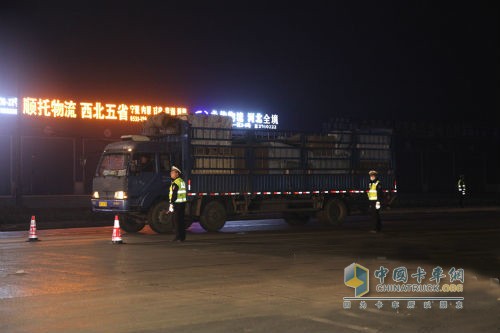 淄博整治貨車(chē)渣土車(chē) 嚴查超載改型撒漏