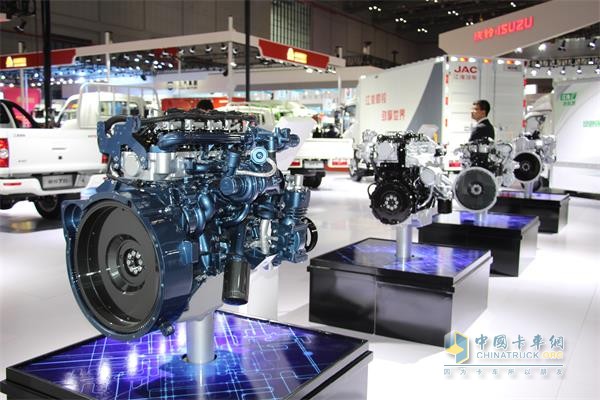 江淮展臺展示的發(fā)動(dòng)機