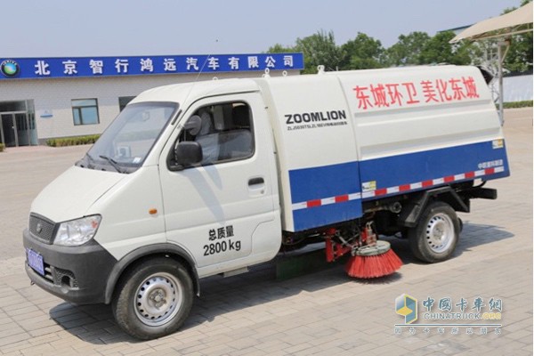 中聯(lián)重科純電動(dòng)環(huán)衛車(chē)成功交付