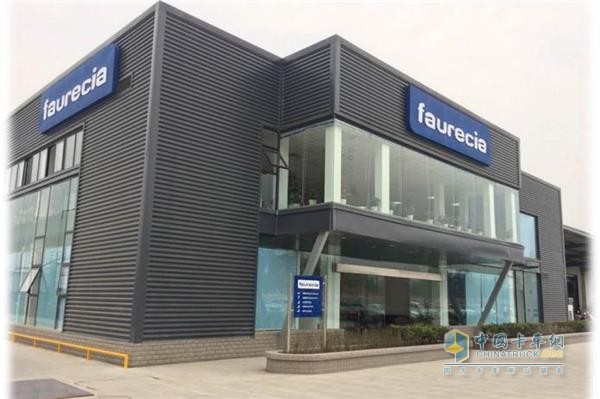 “創(chuàng  )贏(yíng)綠動(dòng)未來(lái)”與“智享車(chē)上生活”是佛吉亞目前全力投入的兩個(gè)戰略重點(diǎn)