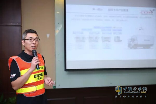 歐馬可事業(yè)本部河南區域市場(chǎng)部經(jīng)理徐加生先生現場(chǎng)介紹歐馬可S5的產(chǎn)品優(yōu)勢