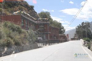 中國重汽藏地探索世界屋脊：跨過(guò)新都橋