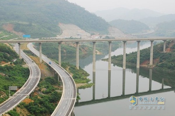 云南省確定的106個(gè)需要新建和改擴建高速路服務(wù)區中有66個(gè)已基本完工