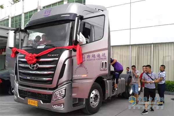 創(chuàng  )虎重卡全身名牌配件