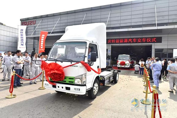 慶鈴新能源汽車(chē)交車(chē)儀式