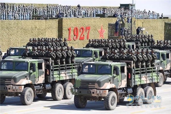 解放“勝虎”軍車(chē)先后參加大閱兵
