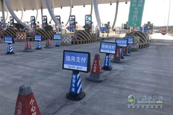 綁定車(chē)牌，移動(dòng)支付，繳費時(shí)間短至1秒