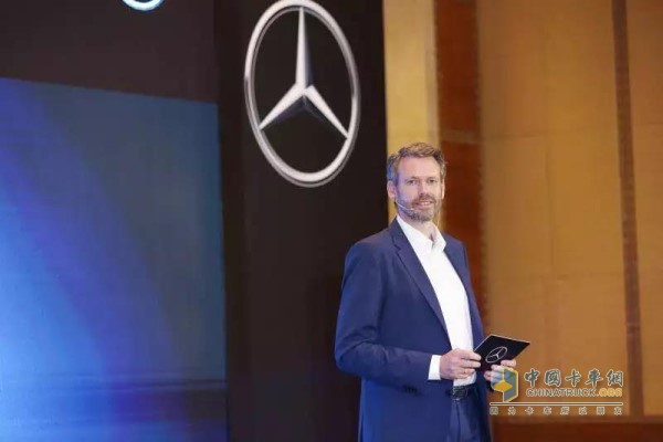 戴姆勒卡客車(chē)(中國)有限公司CEO Ralf Kraemer科銳銘先生發(fā)表講話(huà)