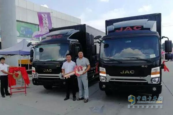 兩臺帥鈴寬體成功交付阜陽(yáng)鈞衡商貿