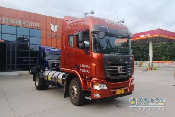 聯(lián)合卡車(chē)U系260馬力 4×2 LNG港拖牽引車(chē)