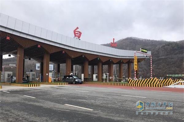 輝白高速公路正式通車(chē)