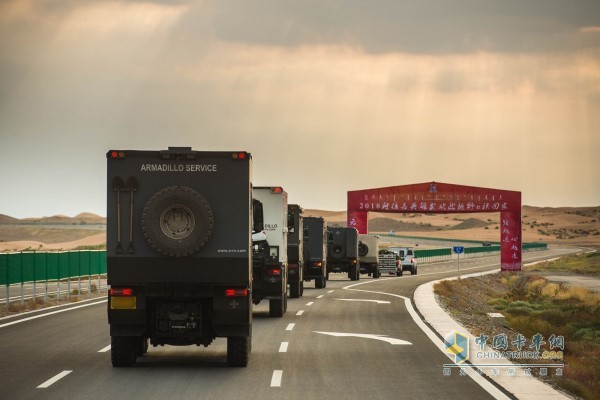 全能悍將MAN越野房車(chē) 征戰阿拉善