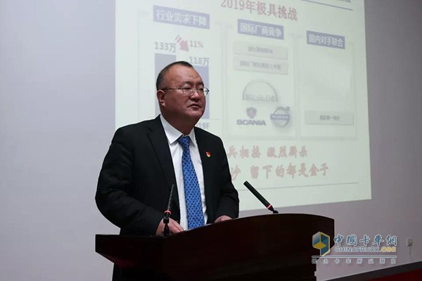 解放事業(yè)本部常務(wù)副本部長(cháng)、黨委副書(shū)記，解放公司總經(jīng)理、黨委副書(shū)記朱啟昕