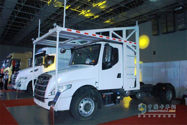 乘龍T5轎運車(chē)