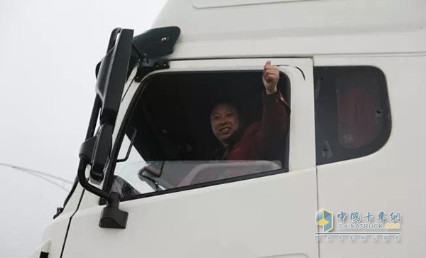 武芝勤和他的重汽王牌