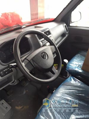 福田祥菱V1轎車(chē)風(fēng)范的舒適駕駛室