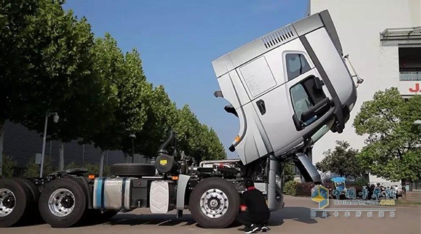 江淮格爾發(fā)K7的駕駛室翻轉功能