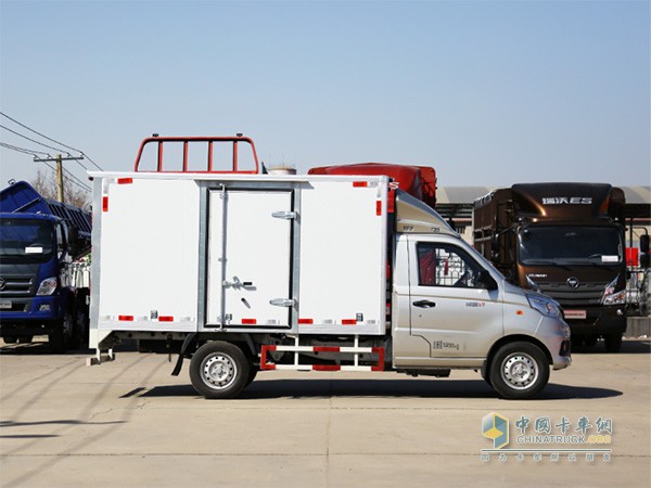 福田祥菱原廠(chǎng)裝配3050mm封閉貨箱