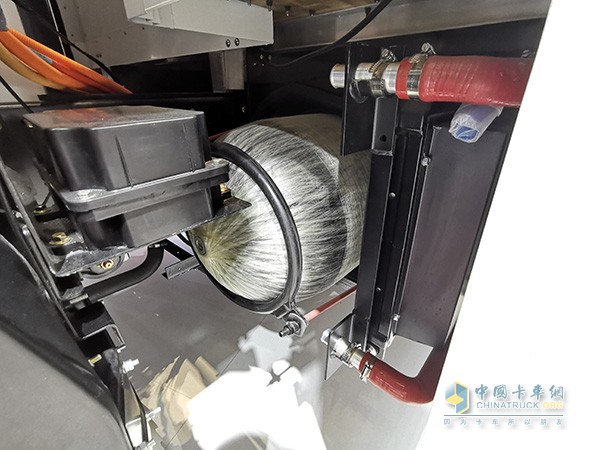 燃料罐布局在車(chē)身兩側