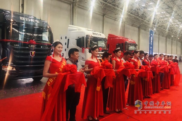 首批U+車(chē)型正式下線(xiàn)剪彩現場(chǎng)