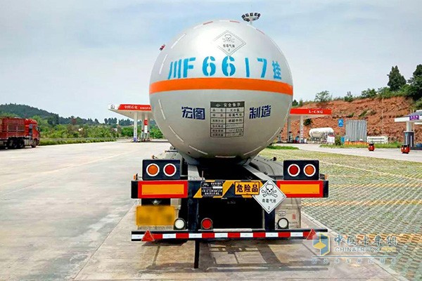 創(chuàng  )虎440馬力的6X4?；窢恳?chē)