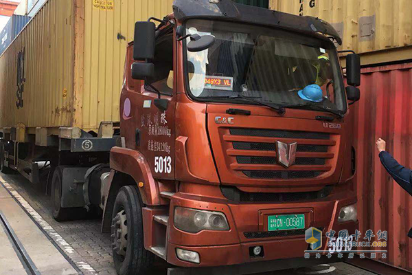 救包師傅一命的中集聯(lián)合卡車(chē)