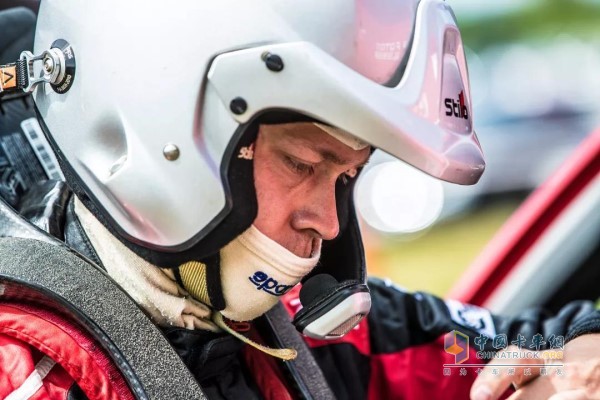 福田康明斯越野拉力賽車(chē)隊259號車(chē)手ZAITCEV Aleksandr