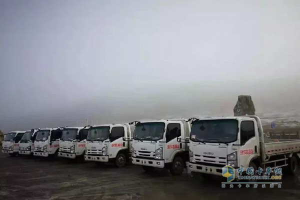 蓄勢待發(fā)的慶鈴車(chē)隊