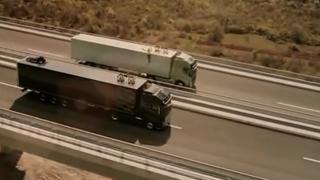 行駛卡車(chē)上的走鋼絲表演---沃爾沃新型FH系列卡車(chē)的精確度和操控性