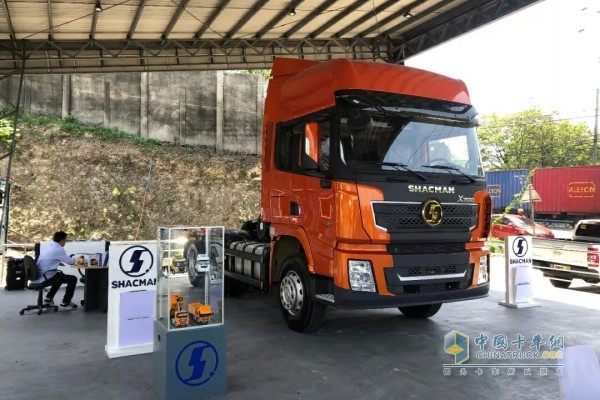 陜汽X3000康明斯牽引車(chē)