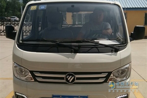 祥菱物流之星蔡先生駕車(chē)準備采購貨品