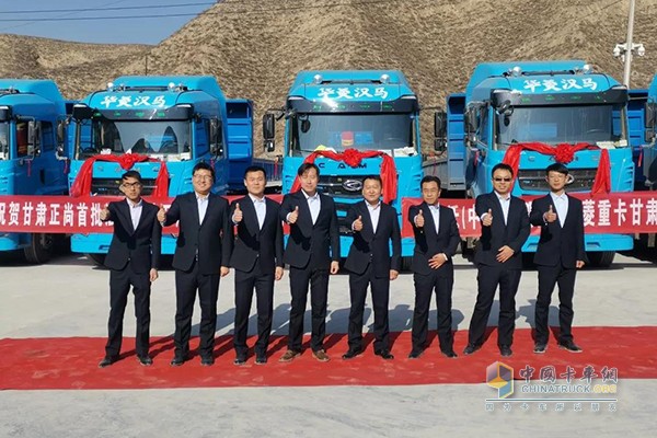 批量藍色輕量化漢馬H7牽引車(chē)隆重交付甘肅蘭州客戶(hù)