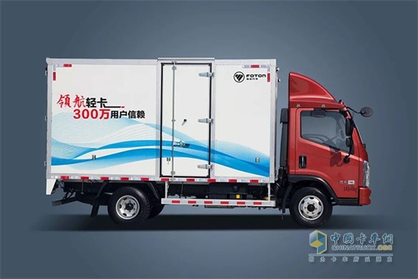 領(lǐng)航輕卡全新設計的導流罩