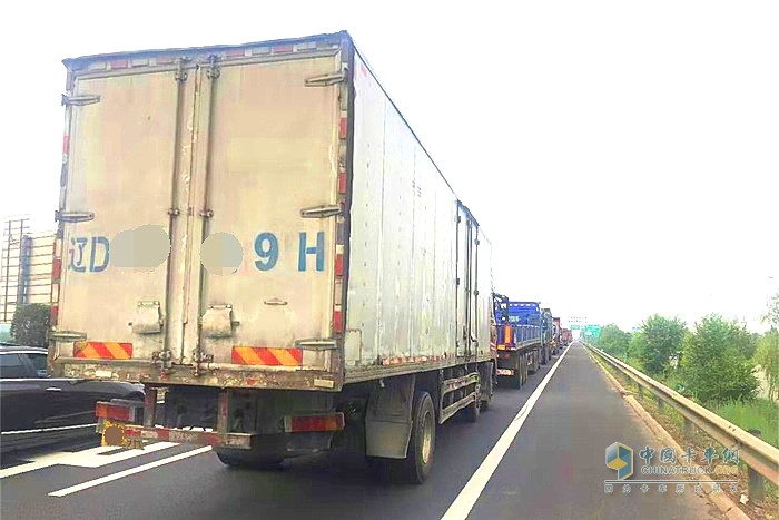違法超限運輸車(chē)輛將全面禁止駛入高速公路