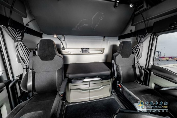 全新曼恩TGX內飾