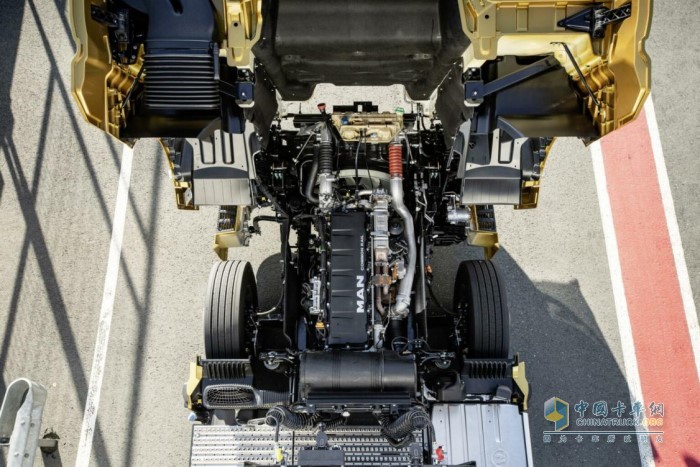 全新曼恩TGX搭載排量15.4L的D38發(fā)動(dòng)機