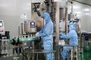 “比亞迪速度”為抗擊疫情貢獻力量  醫用級免洗手消毒凝膠日產(chǎn)30萬(wàn)瓶