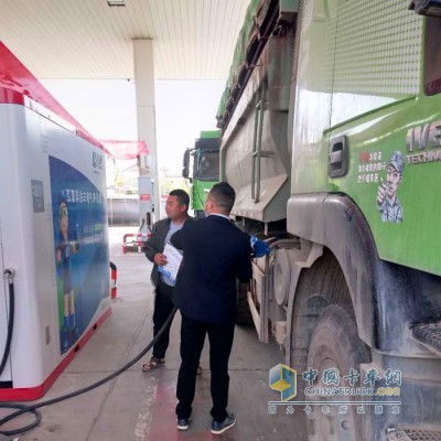 弘康智聯(lián)加注站(沁陽(yáng)099站)的開(kāi)業(yè)，不僅有許多弘康環(huán)保的老朋友前來(lái)加注尿素